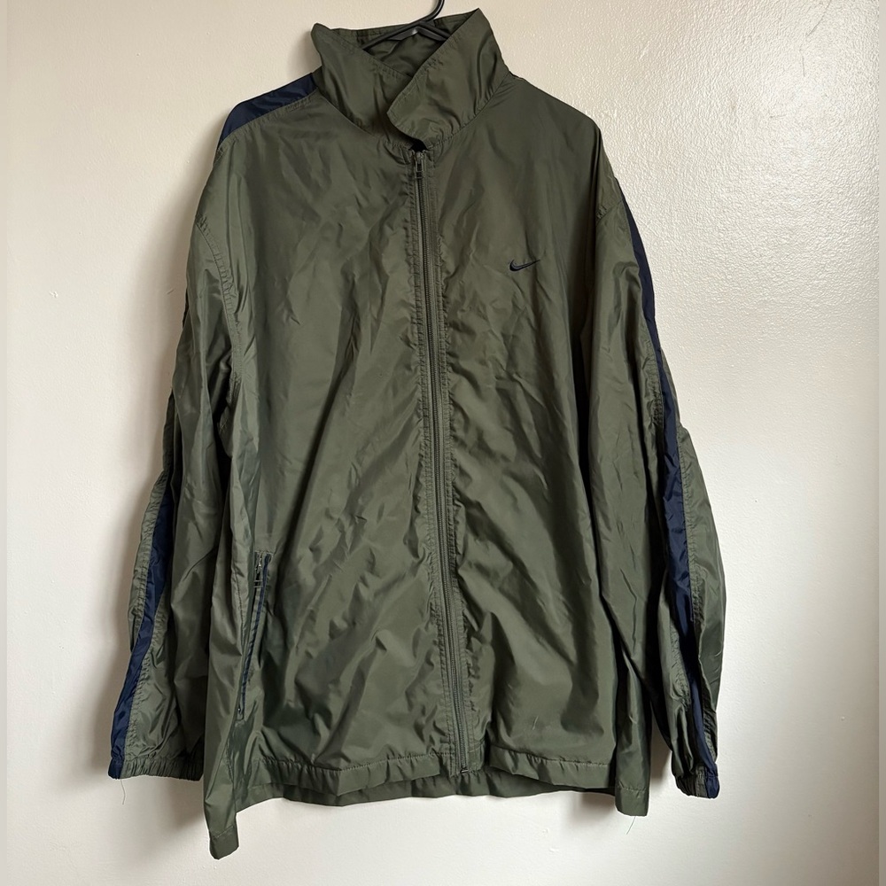 jacket for the cold brand nike for men - Picture 3 of 6